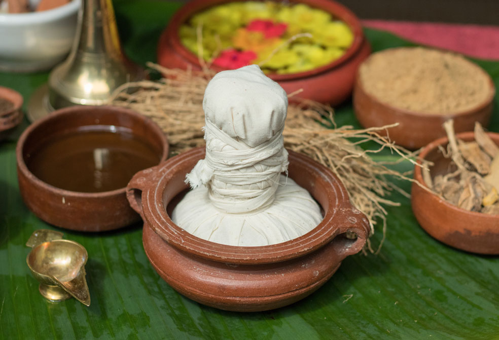 kizhi preparation at ayura spa,cardamom county, thekkady