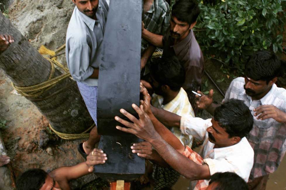 collectively working towards the construction of the houseboat at alleppey